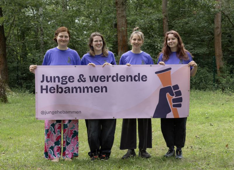 Gewählter Bundesvorstand und Regionssprecher*innen von links nach rechts: Elsa-Marie Sachse, Angelika Köster, Sarah Junker und Frieda Günther